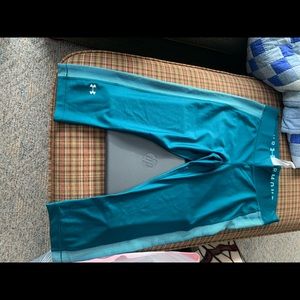Under armour crop pants